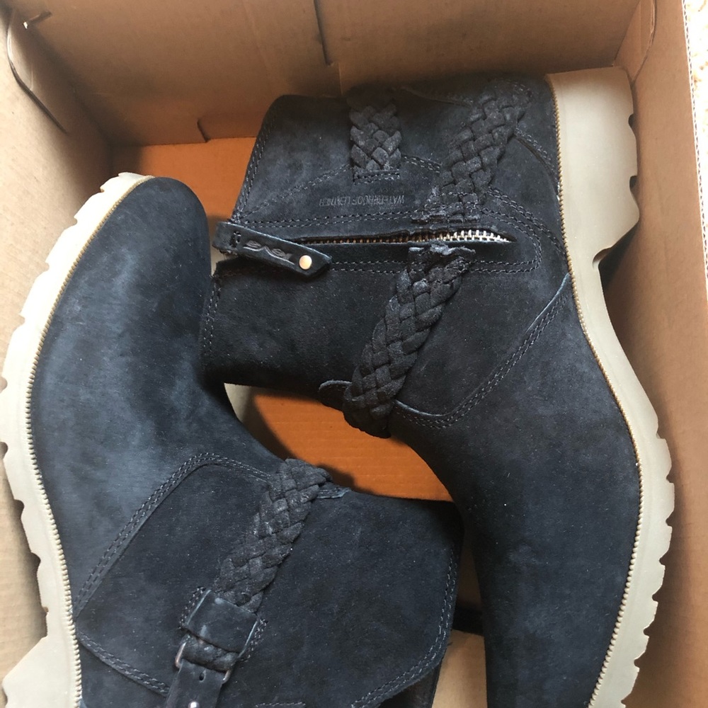 Teva Delavina suede ankle boots